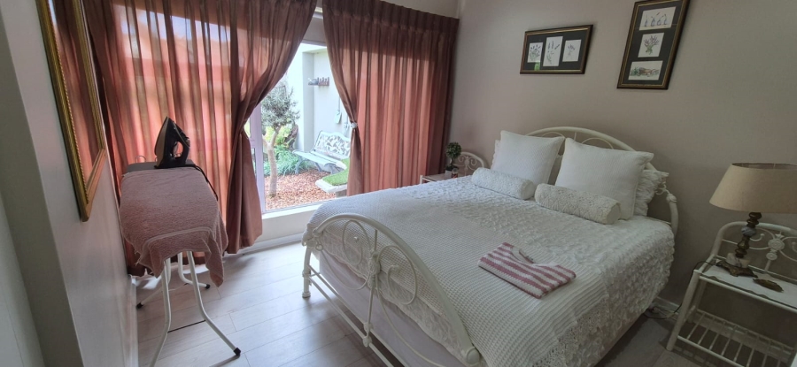 5 Bedroom Property for Sale in Hartenbos Central Western Cape